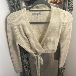 Urban long-sleeve crop top